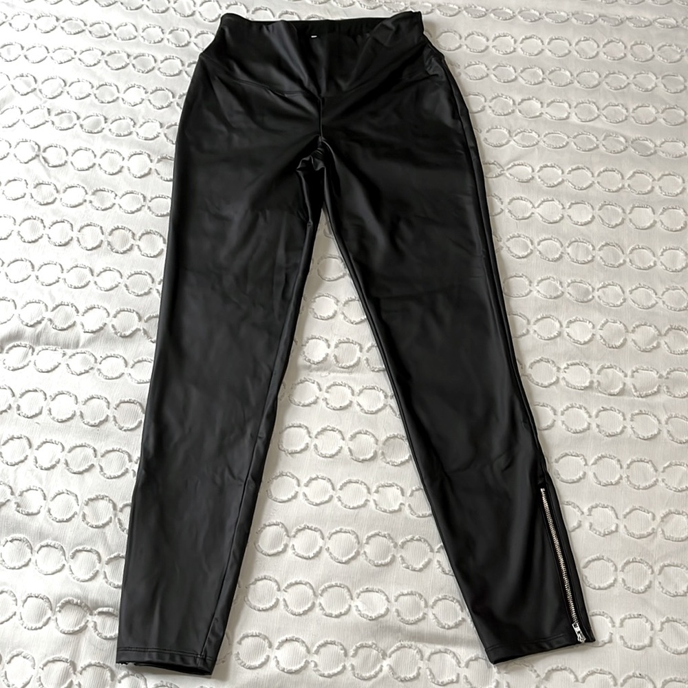 Great condition Black faux leather leggings with zipper detail